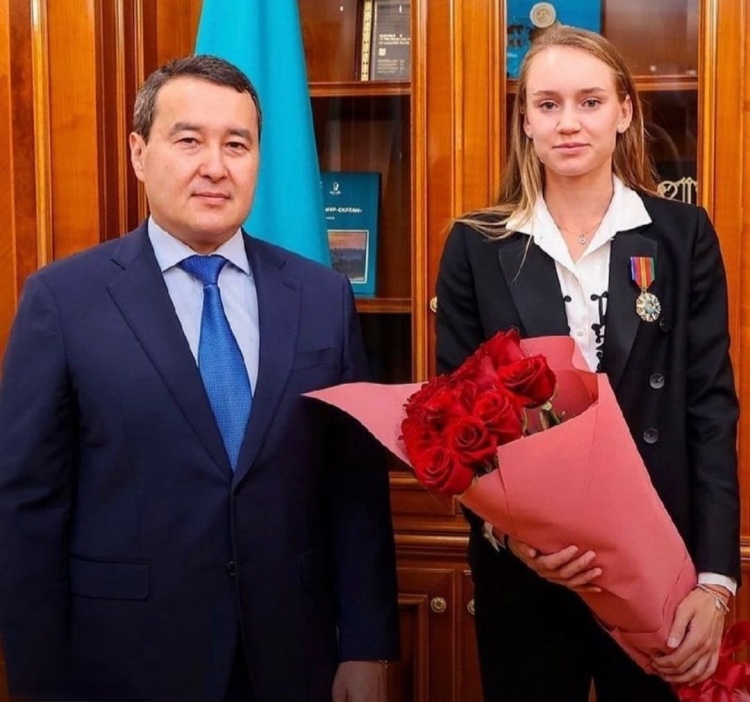 起热烈掌声 起热烈掌声