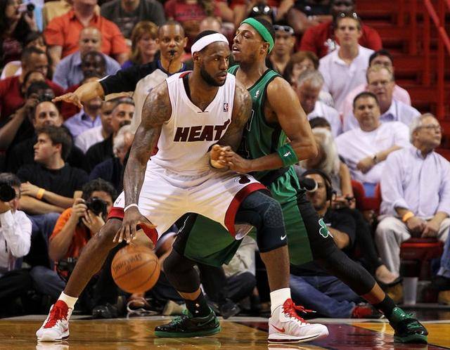 詹姆斯遭名 詹姆斯遭名